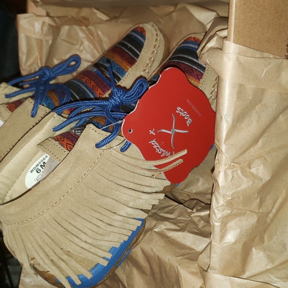 Brand new Twisted X  fringe serape moc